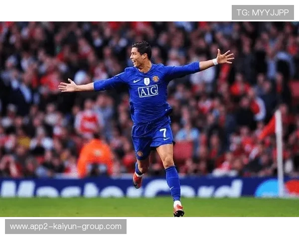 曼联的球队氛围需通过成绩与引援同步改善，曼联近年引援